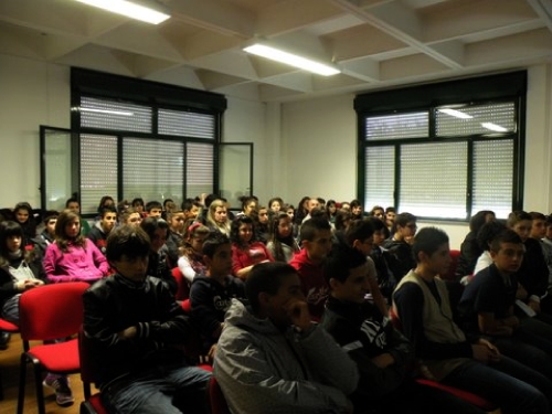 Gert Hoffmann incontra in videoconferenza i ragazzi di una scuola media di Cagliari dopo la visione del diapofilm prodotto da Terra Antica