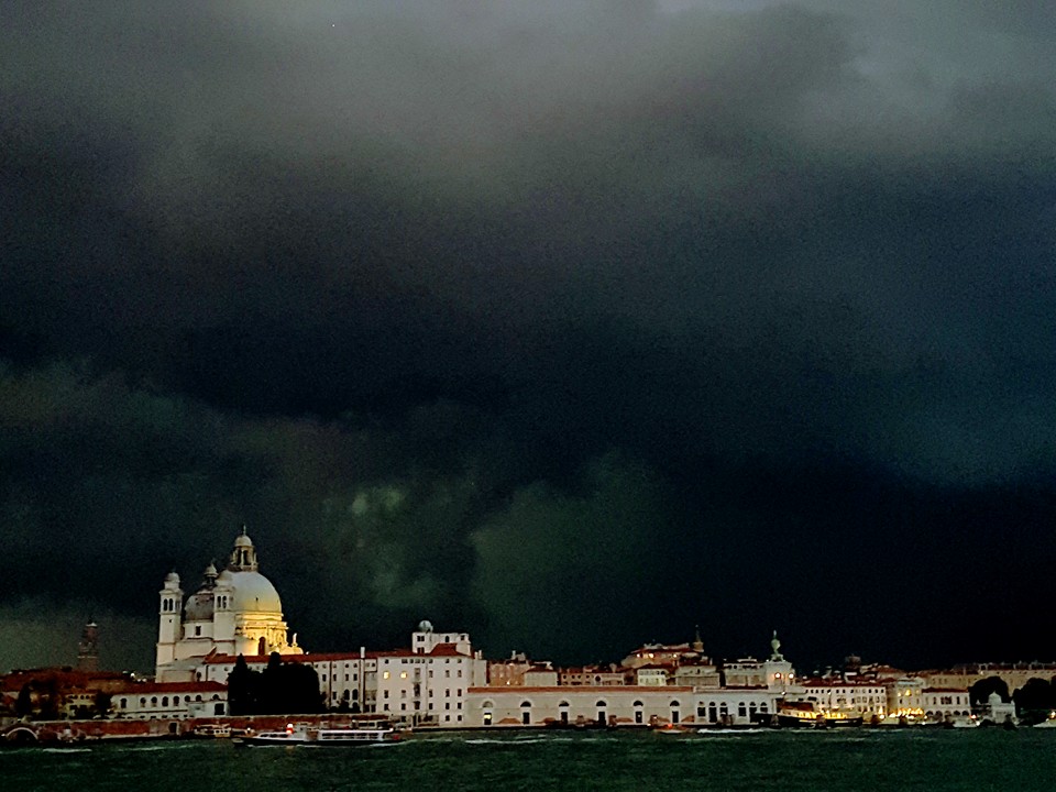 Altro importante temporale che ha atraversato la laguna il il 21 agosto (foto d Silvia Barbon) 