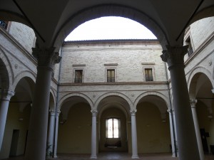 Palazzo Bonafede Monte San Giusto cortile