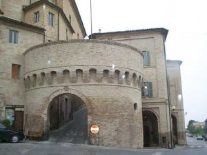 Petriolo ingresso al borgo antico