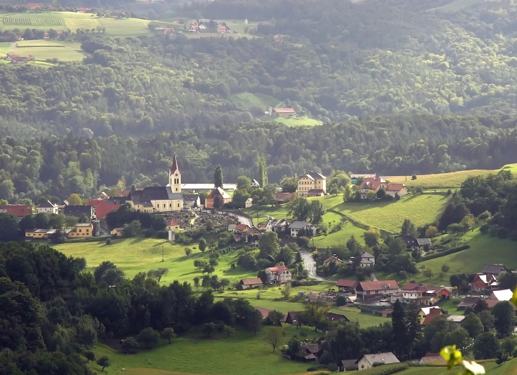 Veduta del bellissimo paesaggio collinare di St. Nikolai im Sausal in cui siamo stati più volte ospiti alla loro festa dell'uva.