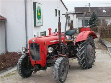 Fig. 4: Nel 1958 l'americana Massey-Ferguson produce le tratttrici MF 35 e il MF 6 che invasero i mercati di tutto il mondo occidentale.